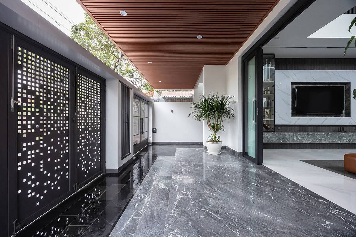 Marble Foyer & Lounge