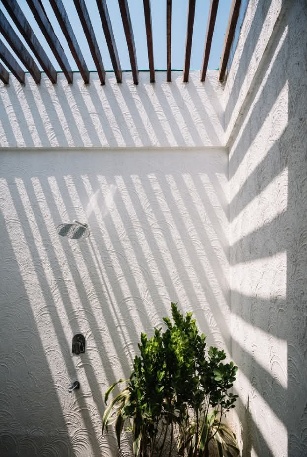 Pergola Shower Court